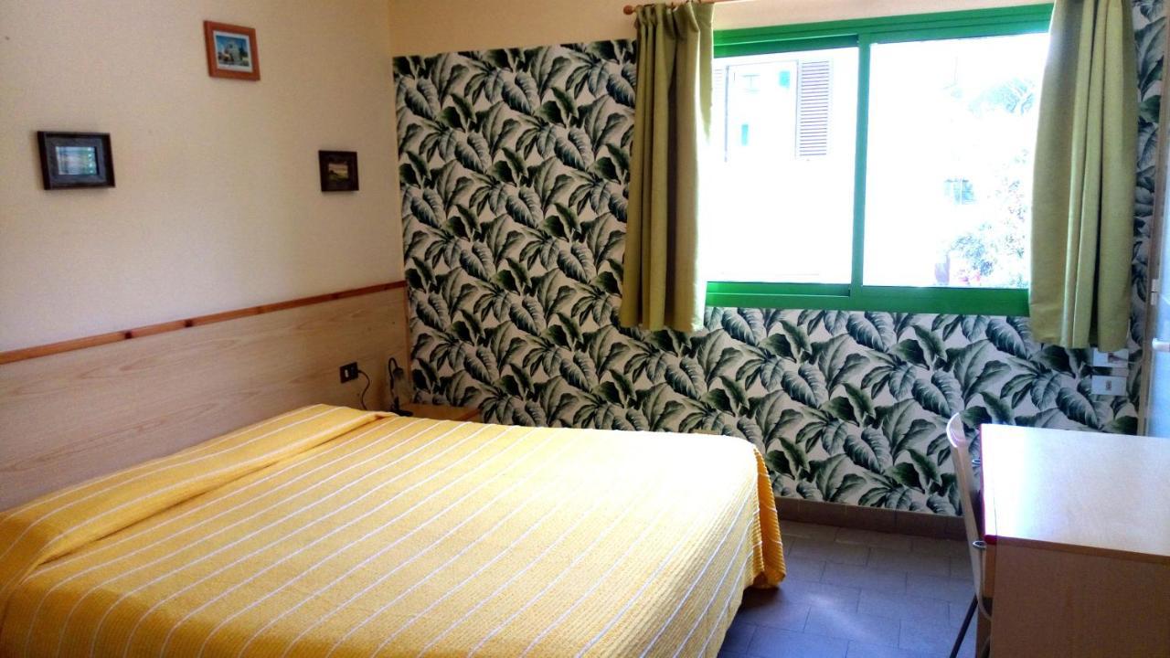 Hotel Lupo Di Mare 马里纳-迪卡斯塔涅托 外观 照片
