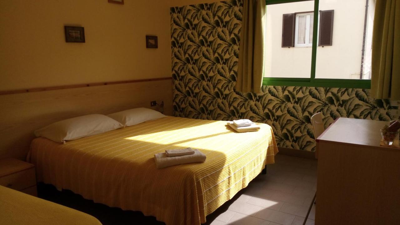 Hotel Lupo Di Mare 马里纳-迪卡斯塔涅托 外观 照片