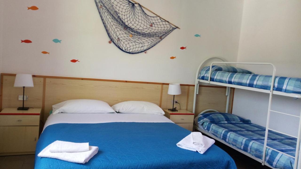 Hotel Lupo Di Mare 马里纳-迪卡斯塔涅托 外观 照片